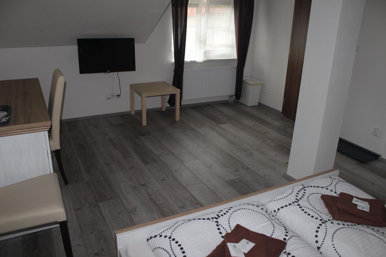 Penzion Vesely Zelezny Brod Esterno foto