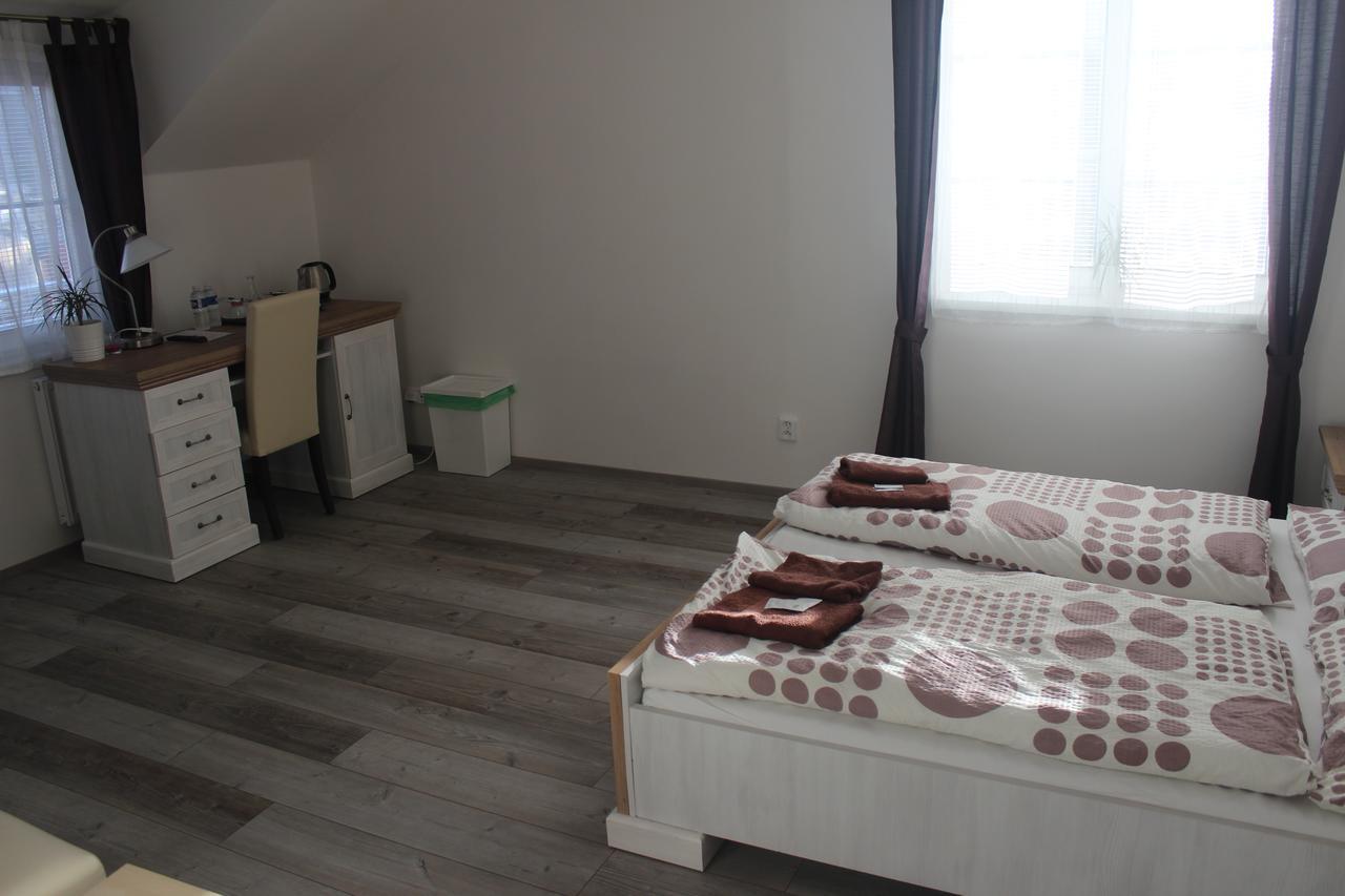 Penzion Vesely Zelezny Brod Esterno foto